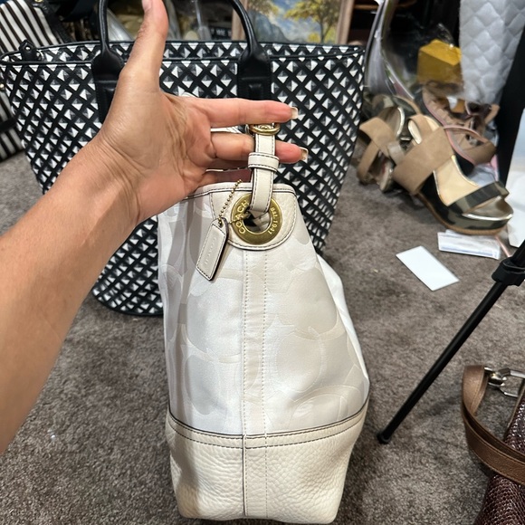 Coach Ivory and Beige Shoulder Bag - Picture 6 of 7